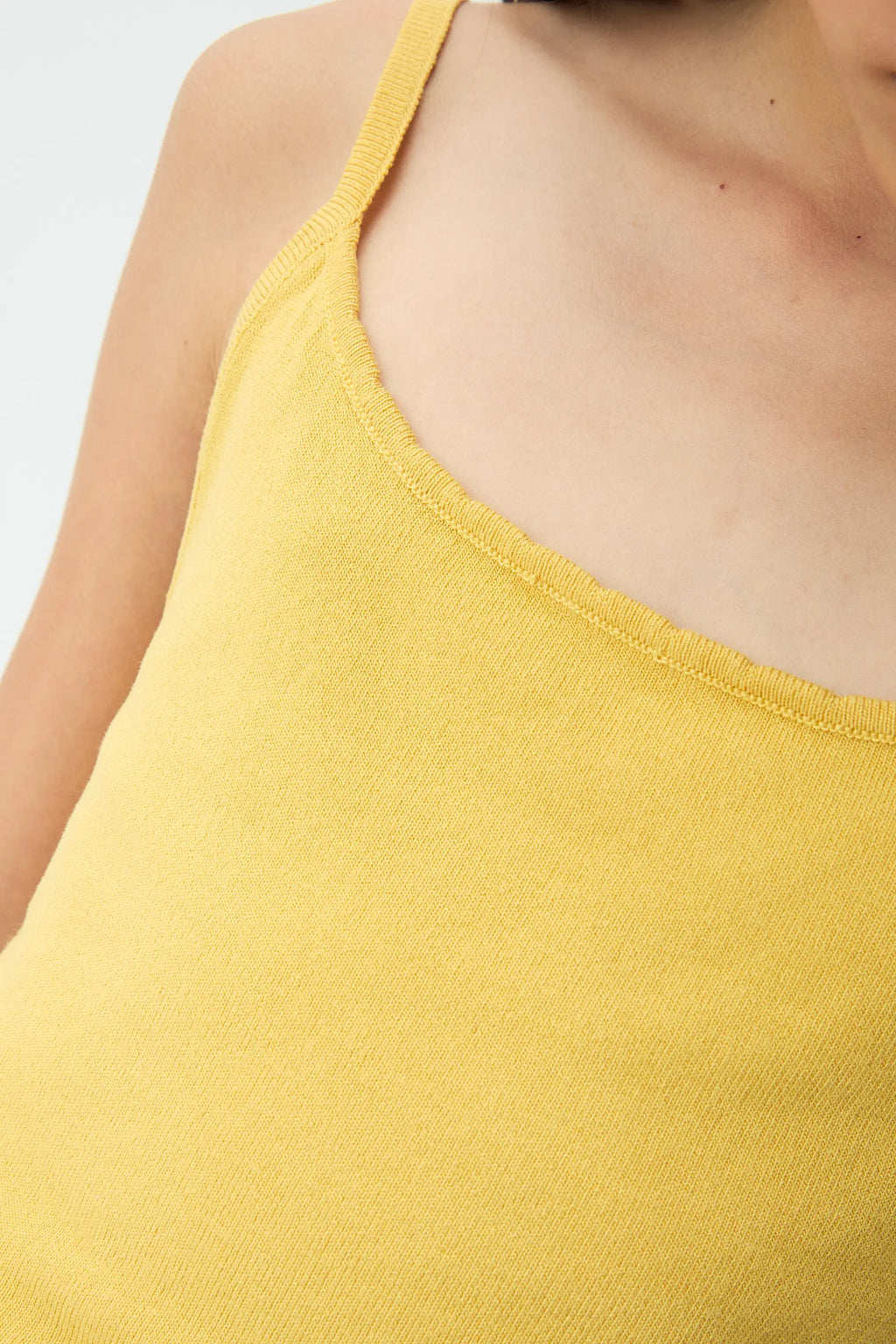 Top b¨¢sico de ni?a amarillo