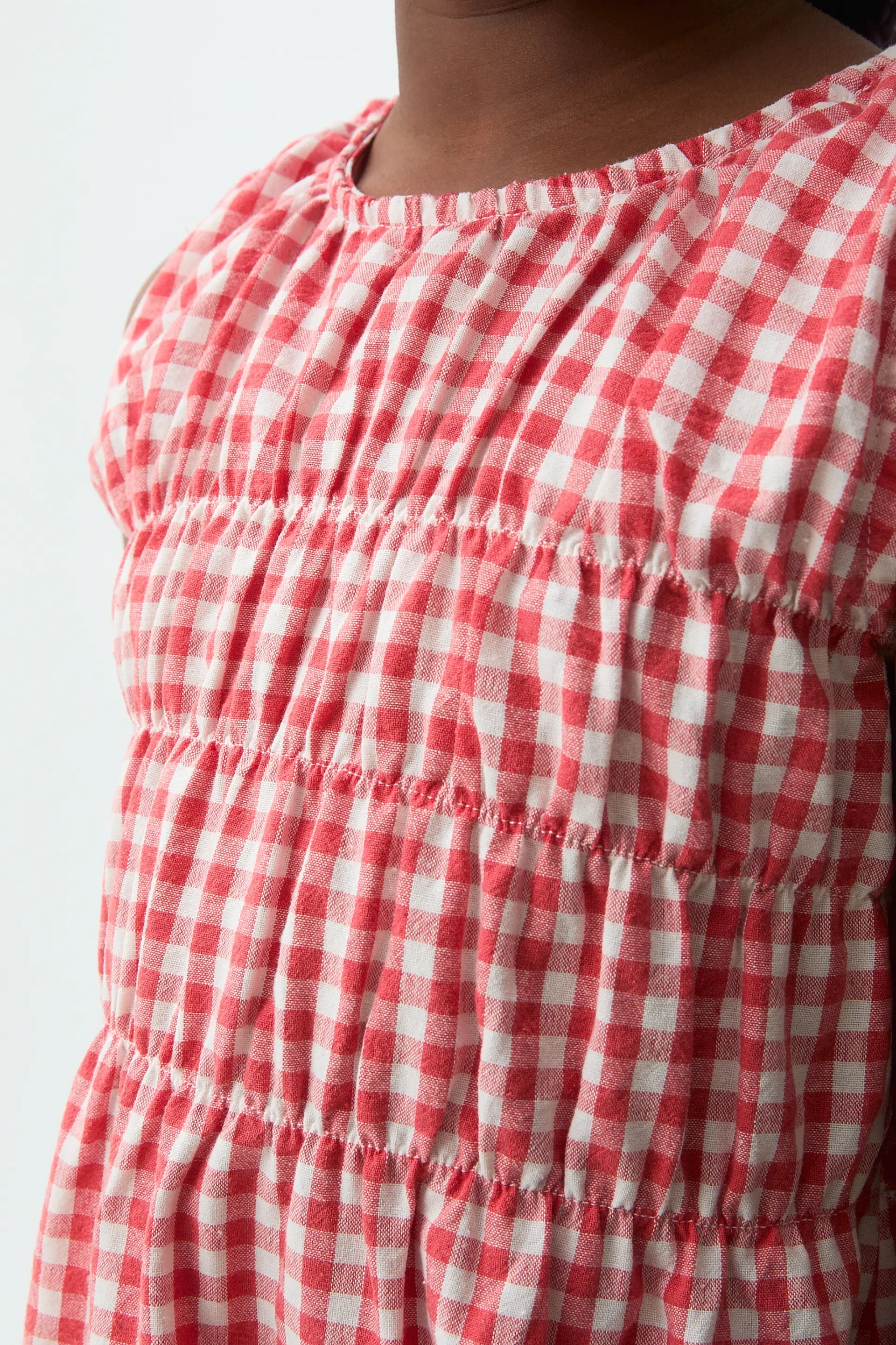 Vestido corto de ni?a con estampado Vichy rojo