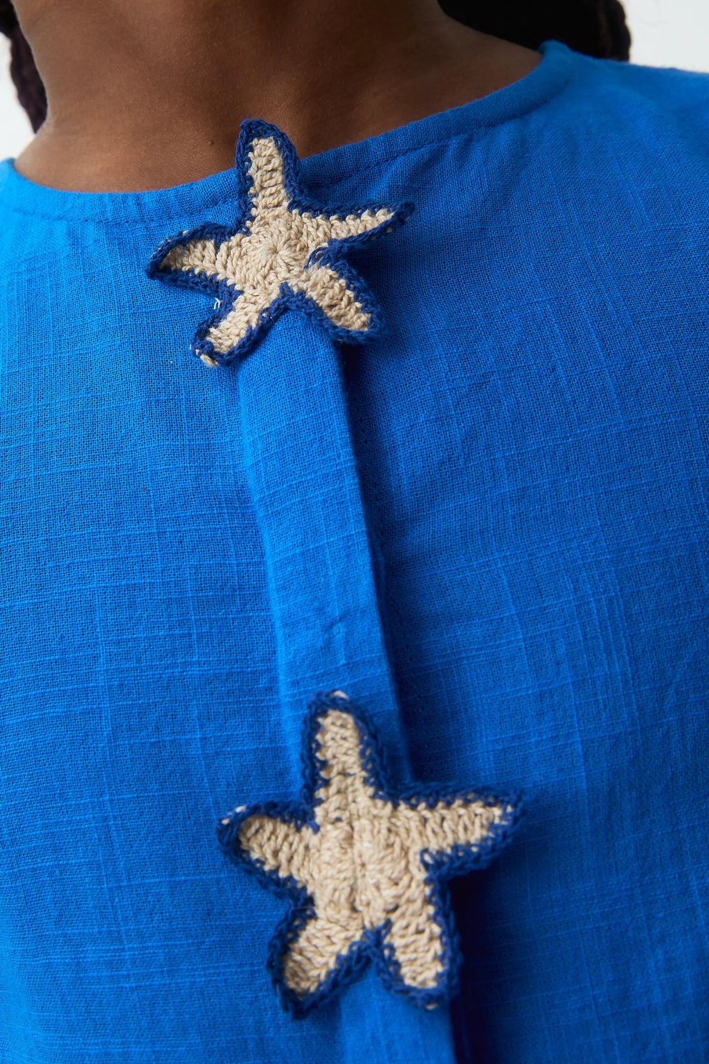 Top de ni?a 100% algod¨®n azul con parche de estrellas