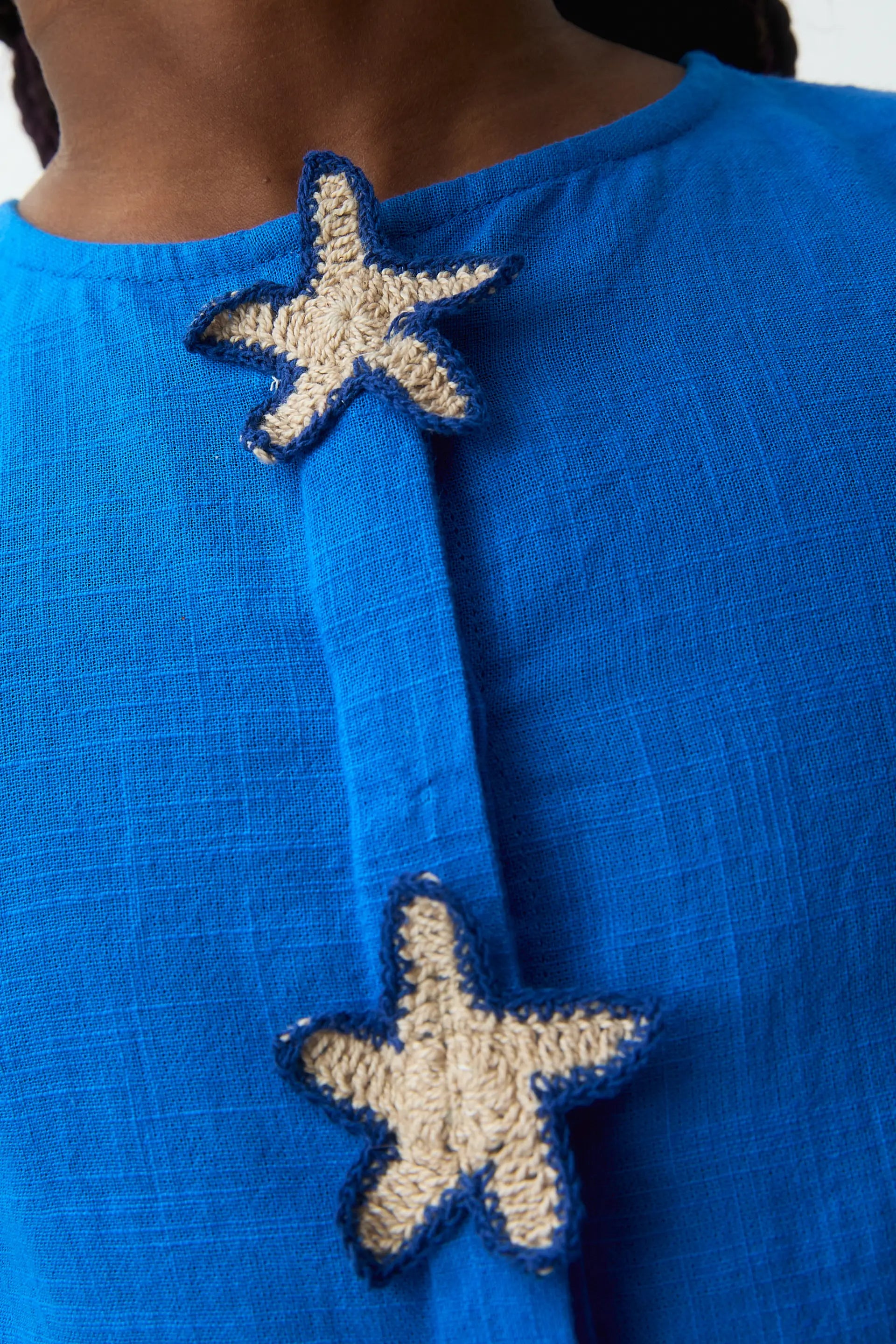 Top de ni?a 100% algod¨®n azul con parche de estrellas